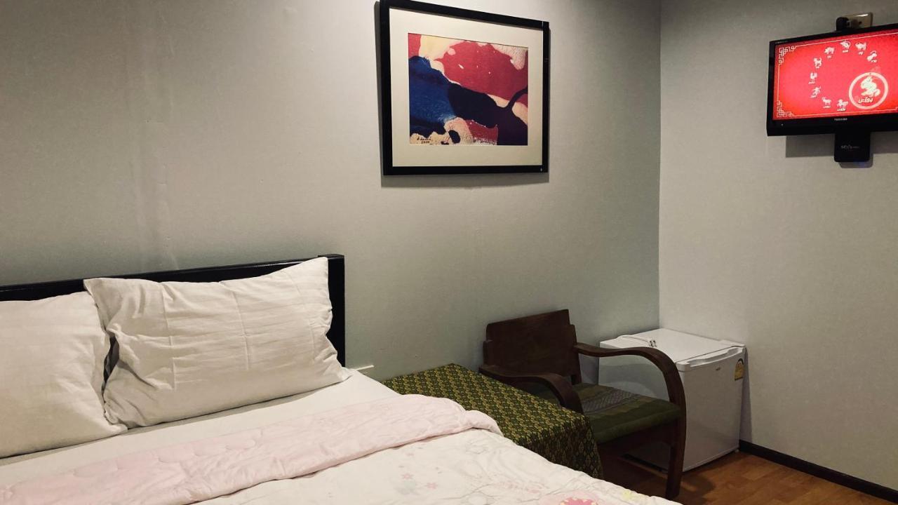 Noom Guesthouse Lop Buri Εξωτερικό φωτογραφία