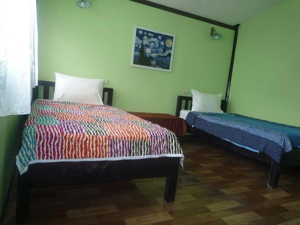 Noom Guesthouse Lop Buri Εξωτερικό φωτογραφία